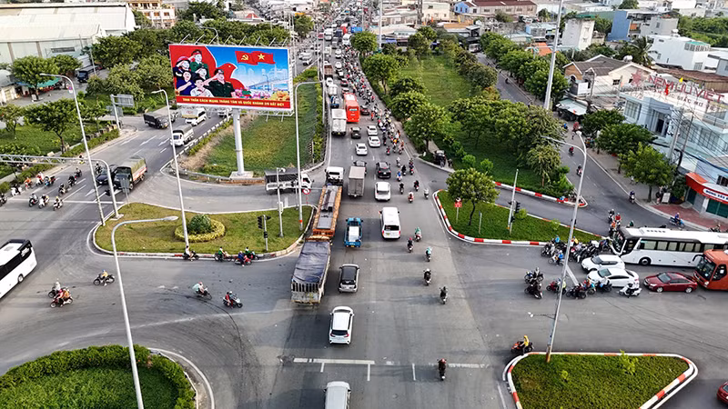 Chiều 30/8, trong ngày làm việc cuối cùng trước kỳ nghỉ lễ Quốc khánh, giao thông tại khu vực cửa ngõ phía tây Thành phố Hồ Chí Minh không xảy ra tình trạng kẹt xe nhiều .