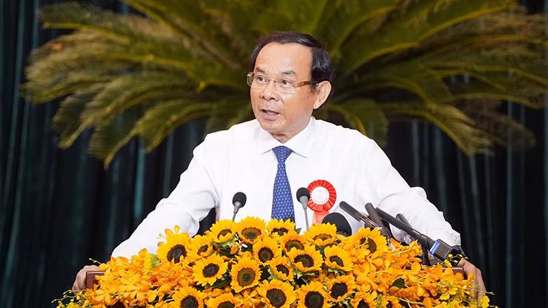 Ủy viên Bộ Chính trị, Bí thư Thành ủy Thành phố Hồ Chí Minh Nguyễn Văn Nên phát biểu.