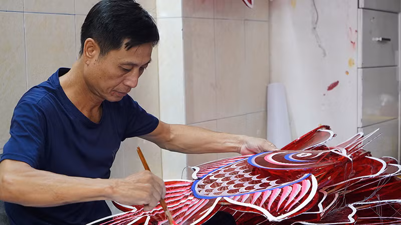 [Ảnh] Làng nghề lồng đèn truyền thống Phú Bình nhộn nhịp mùa Trung thu ảnh 3