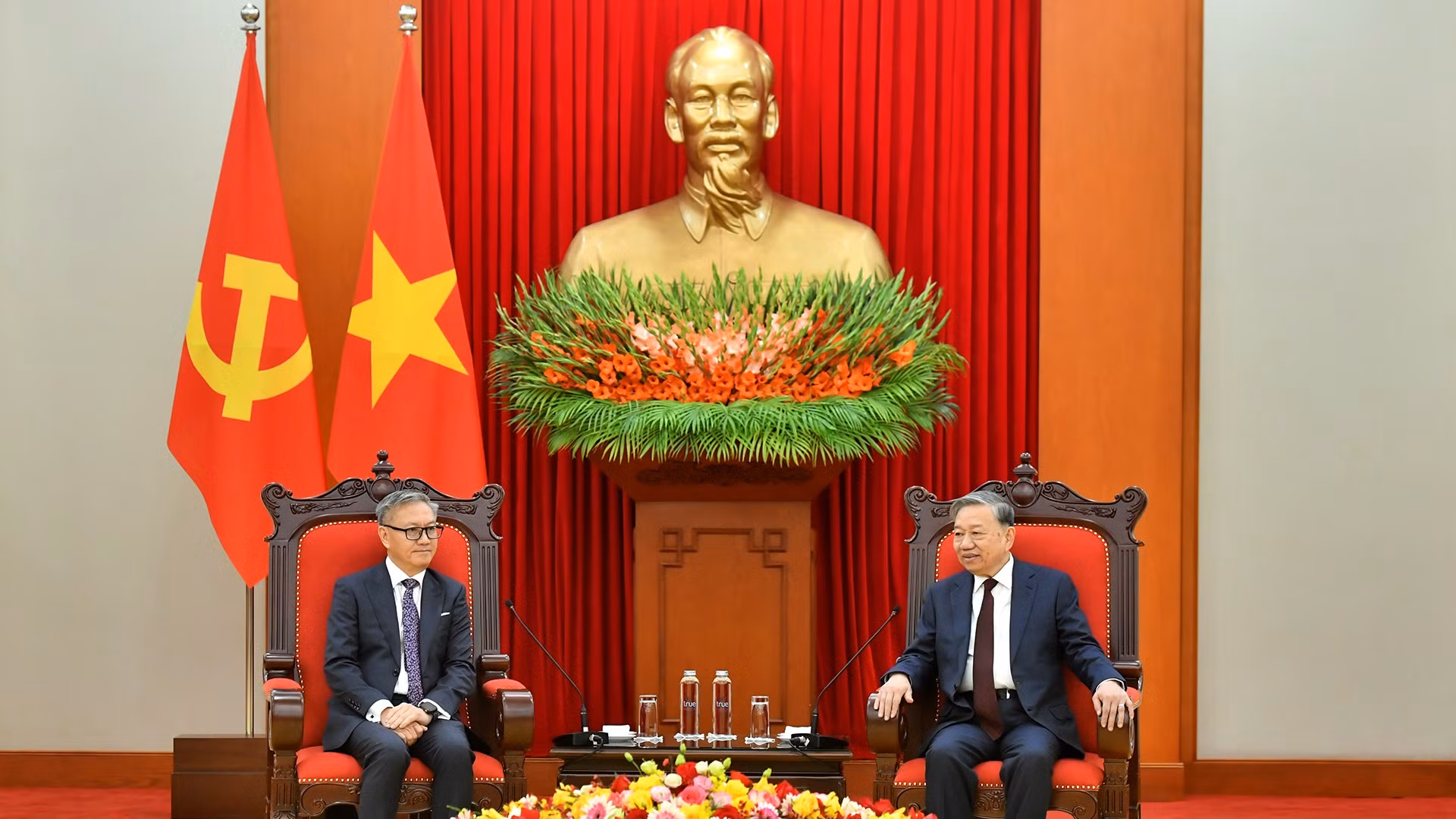 Tổng Bí thư Tô Lâm tiếp đồng chí Thongsavanh Phomvihane, Ủy viên Trung ương Đảng Nhân dân Cách mạng Lào, Bộ trưởng Ngoại giao Lào.