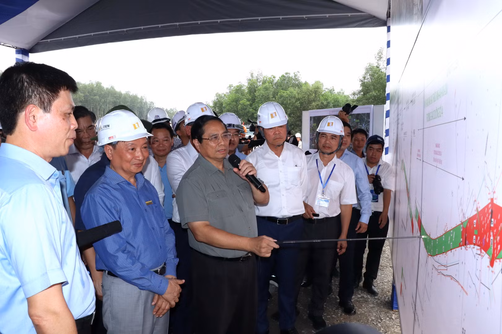 Thủ tướng yêu cầu tỉnh Đồng Nai sớm tháo gỡ khó khăn, đẩy nhanh tiến độ giải phóng mặt bằng để bàn giao cho đơn vị thi công. Thủ tướng yêu cầu tỉnh Đồng Nai sớm tháo gỡ khó khăn, đẩy nhanh tiến độ giải phóng mặt bằng để bàn giao cho đơn vị thi công.