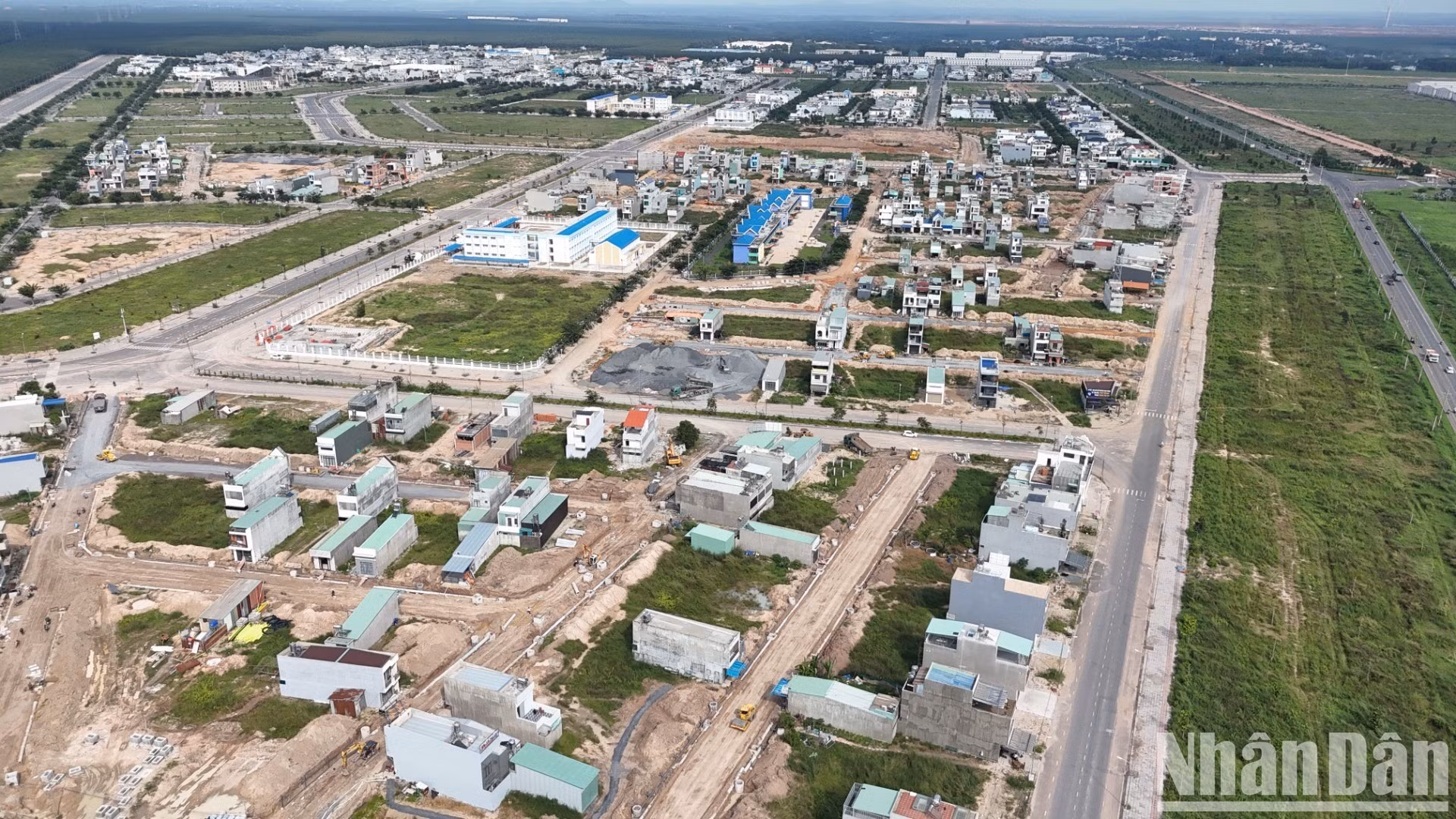 Đến nay, dự án thành phần xây dựng hệ thống hạ tầng kỹ thuật khu tái định cư Lộc An-Bình Sơn 21 gói thầu đã hoàn thành. Đến nay, dự án thành phần xây dựng hệ thống hạ tầng kỹ thuật khu tái định cư Lộc An-Bình Sơn 21 gói thầu đã hoàn thành.