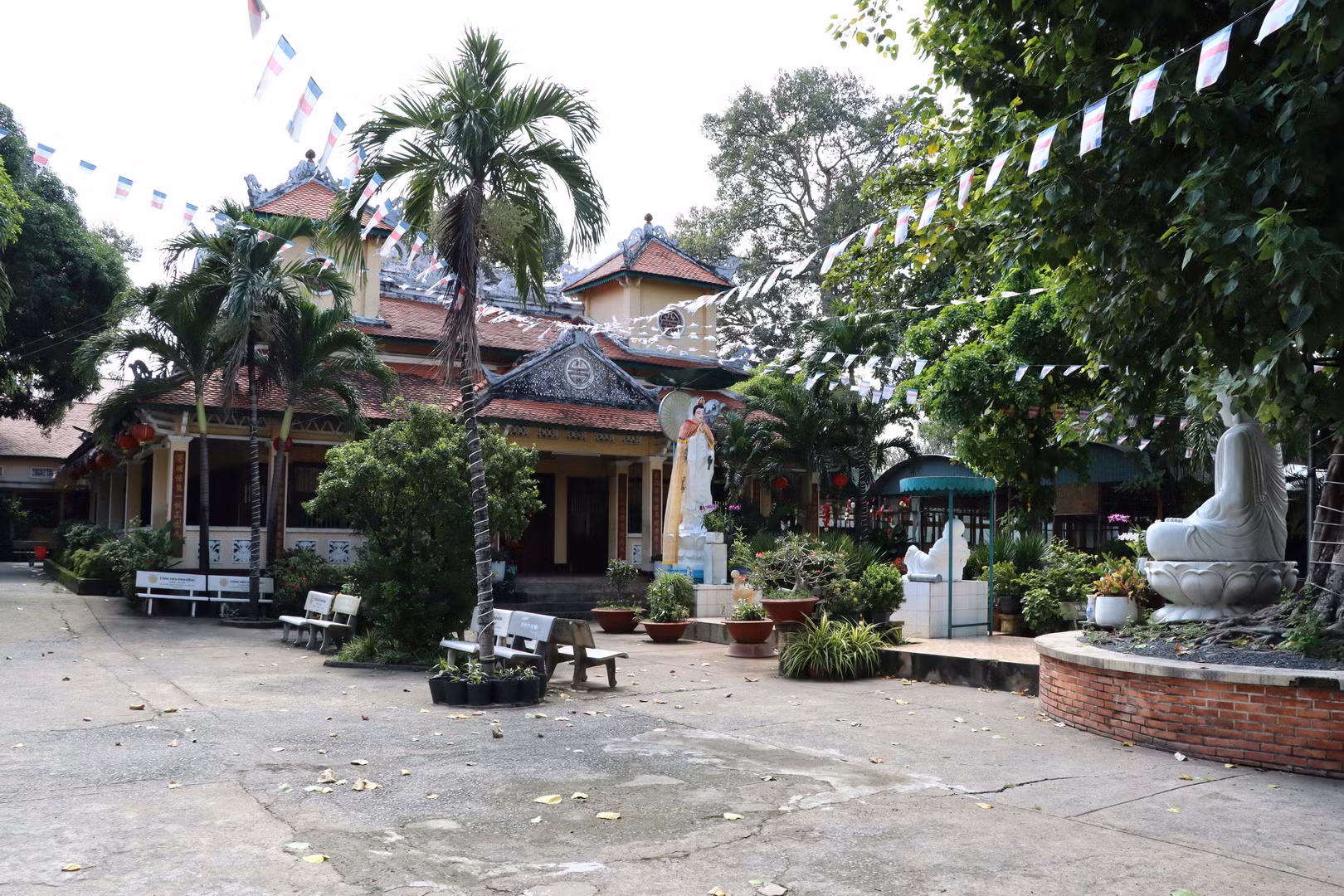Chùa Đại Giác nằm ở cù lao Hiệp Hòa được công nhận Di tích lịch sử-kiến trúc nghệ thuật cấp quốc gia vào năm 1990. Đây là ngôi chùa lâu đời, có nhiều giá trị lịch sử, kiến trúc gắn liền với cù lao Hiệp Hòa hàng trăm năm qua.