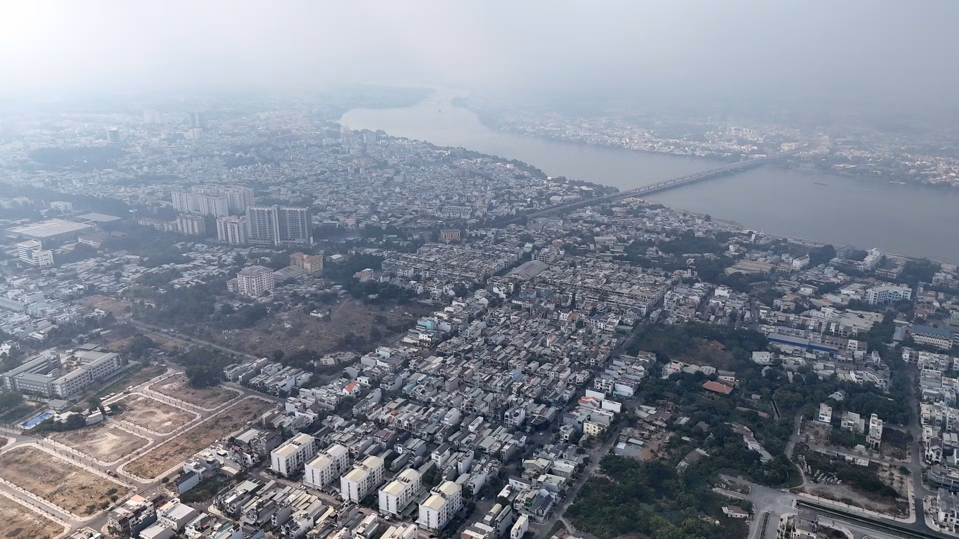 Lãnh đạo thành phố Biên Hòa cho biết, nếu thực hiện các khu tái định cư ở 3 khu đất trên sẽ có thêm khoảng 1.000 lô đất tái định cư cho các dự án đang và sắp triển khai. Bên cạnh đó, nhu cầu nhà ở xã hội, nhà ở công nhân rất lớn. Nếu có thêm 3 khu đất này, nhiều hộ dân phải nhường đất cho các dự án sẽ sớm có chỗ ở ổn định.