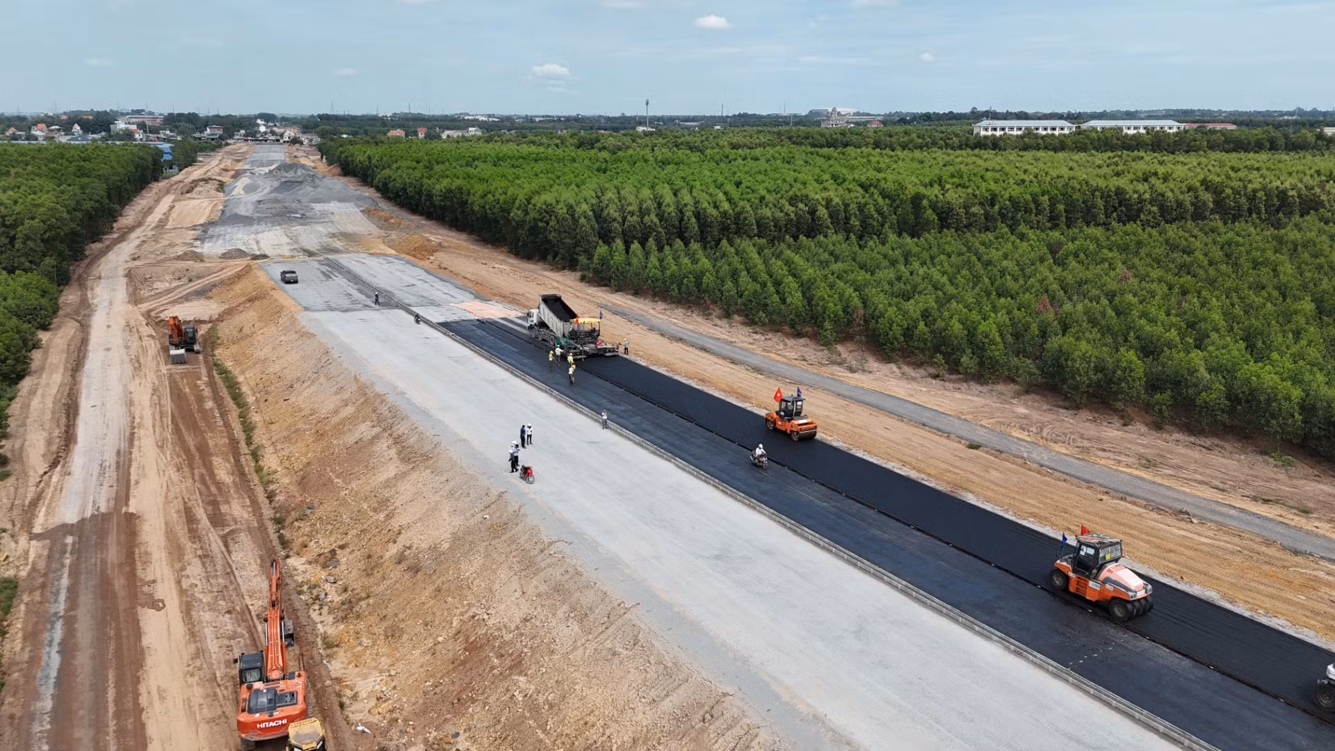 Dự án đường cao tốc Biên Hòa-Vũng Tàu giai đoạn 1 có chiều dài gần 54km; trong đó, đoạn qua tỉnh Đồng Nai dài hơn 34km. Để thực hiện dự án, tỉnh Đồng Nai phải thu hồi diện tích đất gần 290ha thuộc địa bàn thành phố Biên Hòa và huyện Long Thành với hơn 3.400 hộ dân bị ảnh hưởng, hơn 2.400 hộ dân thuộc diện phải bố trí tái định cư.