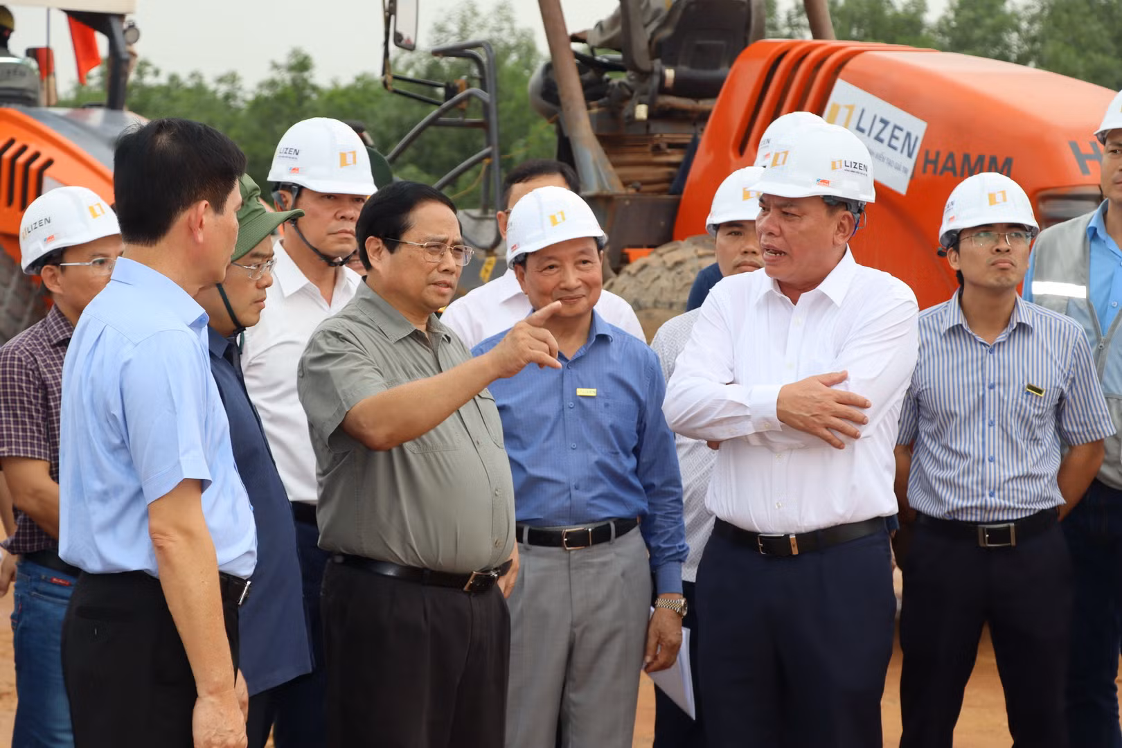 Thủ tướng Chính phủ Phạm Minh Chính kiểm tra tiến độ dự án đầu tư xây dựng cao tốc Biên Hòa - Vũng Tàu, đoạn qua địa bàn tỉnh Đồng Nai.