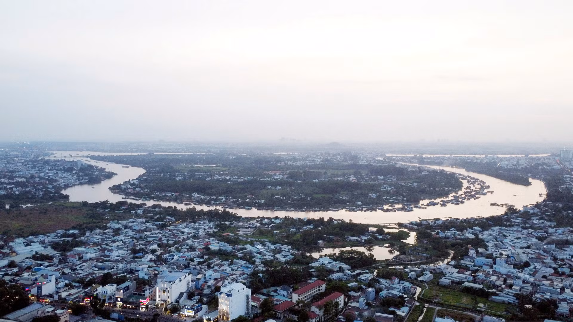 Cù lao Hiệp Hòa được bao bọc bởi 4 phía sông Đồng Nai.