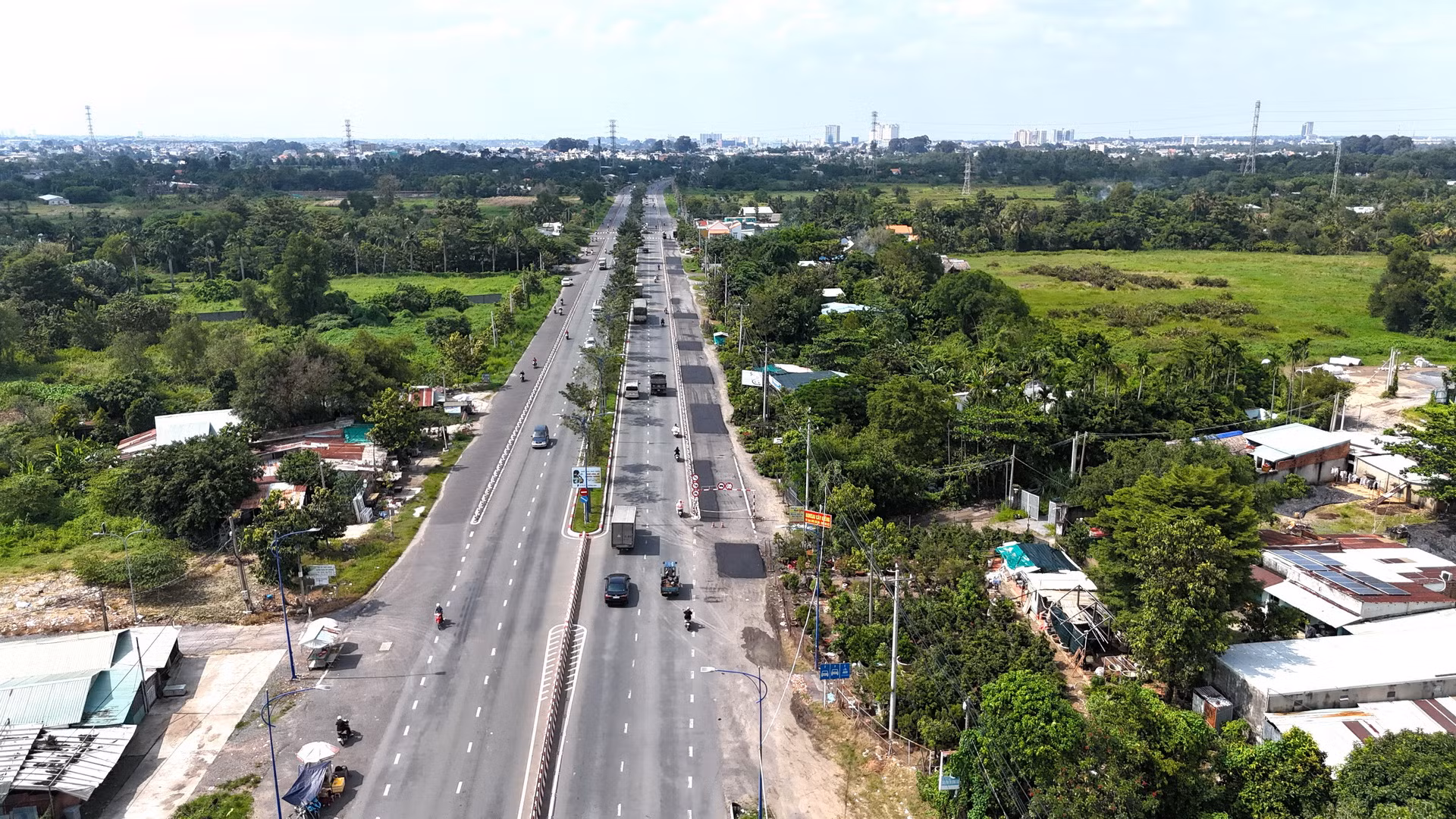 Tuyến đường Đặng Văn Trơn kết nối cù lao Hiệp Hòa với trung tâm thành phố Biên Hòa và Quốc lộ 1A, Quốc lộ 51.