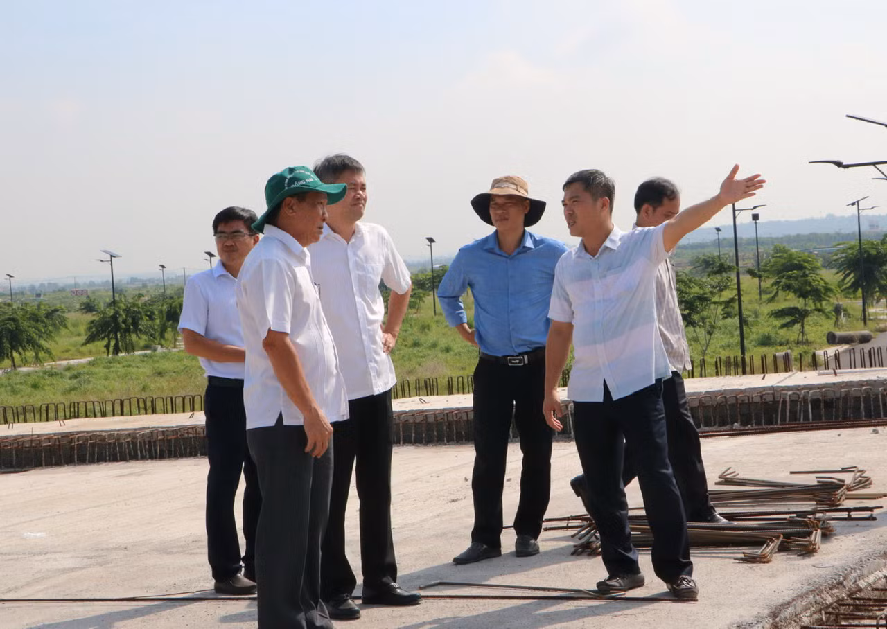 Lãnh đạo tỉnh Đồng Nai kiểm tra tiến độ một dự án sử dụng vốn đầu tư công trên địa bàn. Lãnh đạo tỉnh Đồng Nai kiểm tra tiến độ một dự án sử dụng vốn đầu tư công trên địa bàn.