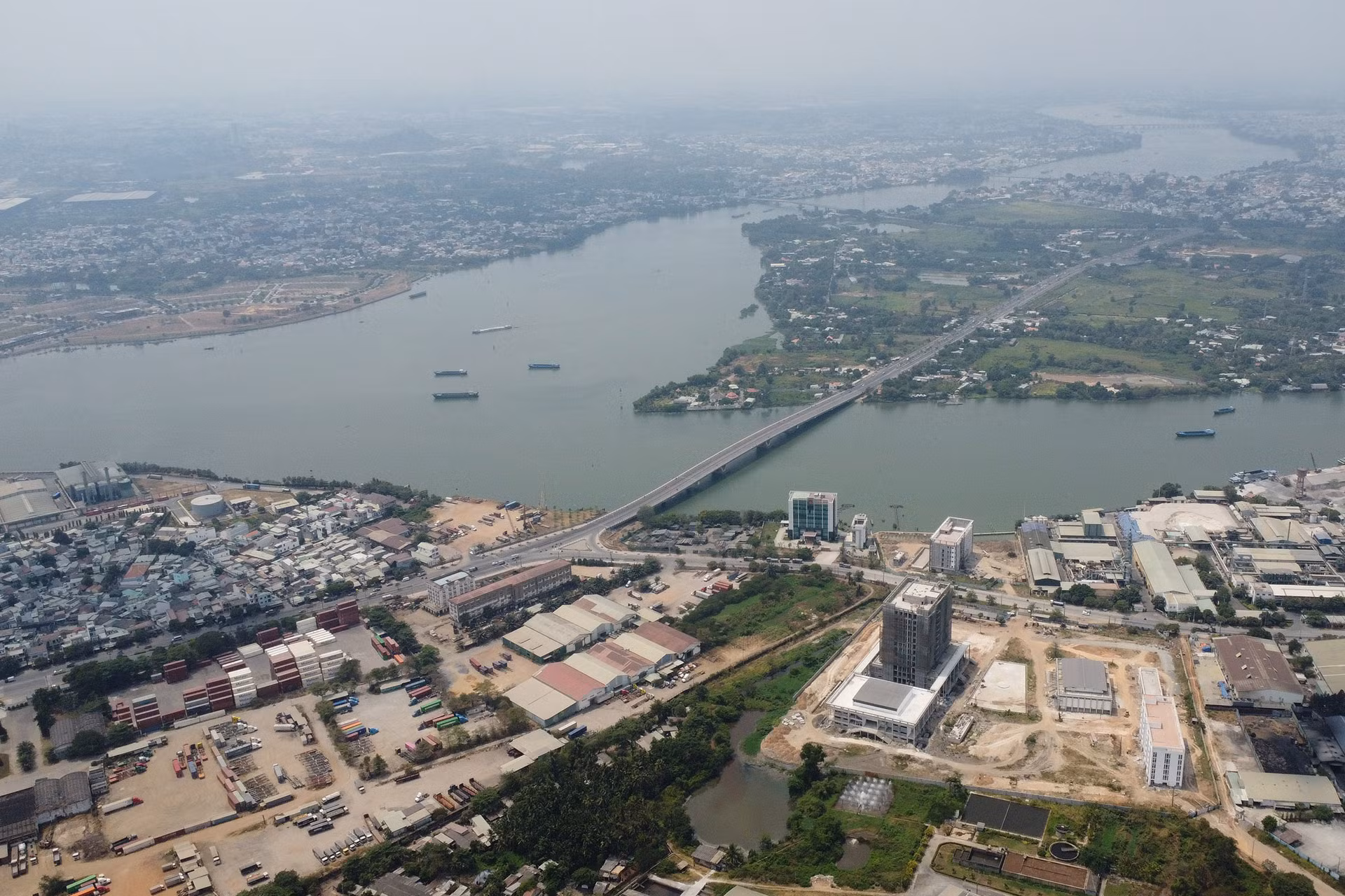 Về thời gian di dời các doanh nghiệp trong khu công nghiệp Biên Hòa 1 được chia làm 2 giai đoạn. Trong đó, giai đoạn 1 hoàn thành trước tháng 12/2024; giai đoạn 2, hoàn thành trước tháng 12/2025.