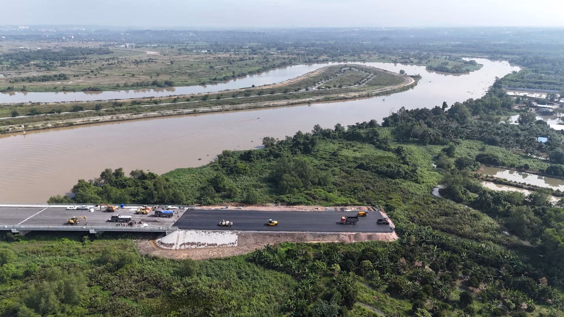 Nếu tuyến đường kết nối không được đầu tư sớm, đồng nghĩa với cầu Vàm Cái Sứt xây xong nhưng không thể đưa vào sử dụng, phát huy hiệu quả, lãng phí là nguy cơ hiện hữu.