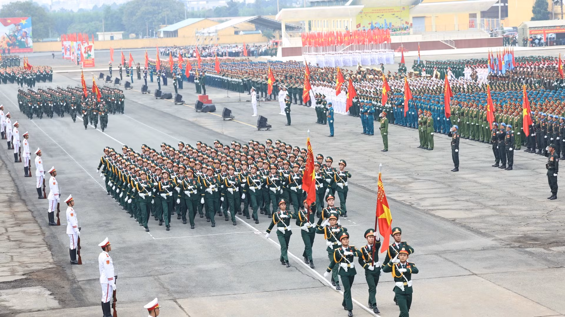 Khối nam sĩ quan bộ đội Biên phòng.