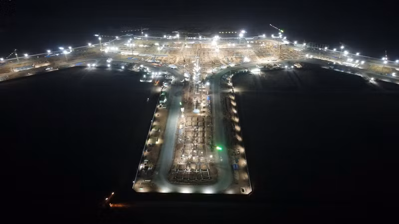 Sân bay Long Thành xây dựng trên địa bàn huyện Long Thành, tỉnh Đồng Nai với tổng diện tích gần 5.000ha. Tổng mức đầu tư khái toán cho toàn bộ dự án 336.630 tỷ đồng (16,03 tỷ USD). Trong giai đoạn 1, dự án sân bay Long Thành triển khai trên diện tích hơn 2.500ha, với giá trị là 114.450 tỷ đồng (5,45 tỷ USD). Sân bay Long Thành xây dựng trên địa bàn huyện Long Thành, tỉnh Đồng Nai với tổng diện tích gần 5.000ha. Tổng mức đầu tư khái toán cho toàn bộ dự án 336.630 tỷ đồng (16,03 tỷ USD). Trong giai đoạn 1, dự án sân bay Long Thành triển khai trên diện tích hơn 2.500ha, với giá trị là 114.450 tỷ đồng (5,45 tỷ USD).