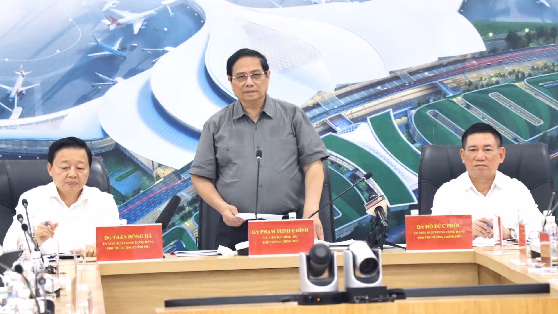 Thủ tướng Phạm Minh Chính phát biểu tại buổi làm việc. Thủ tướng Phạm Minh Chính phát biểu tại buổi làm việc.