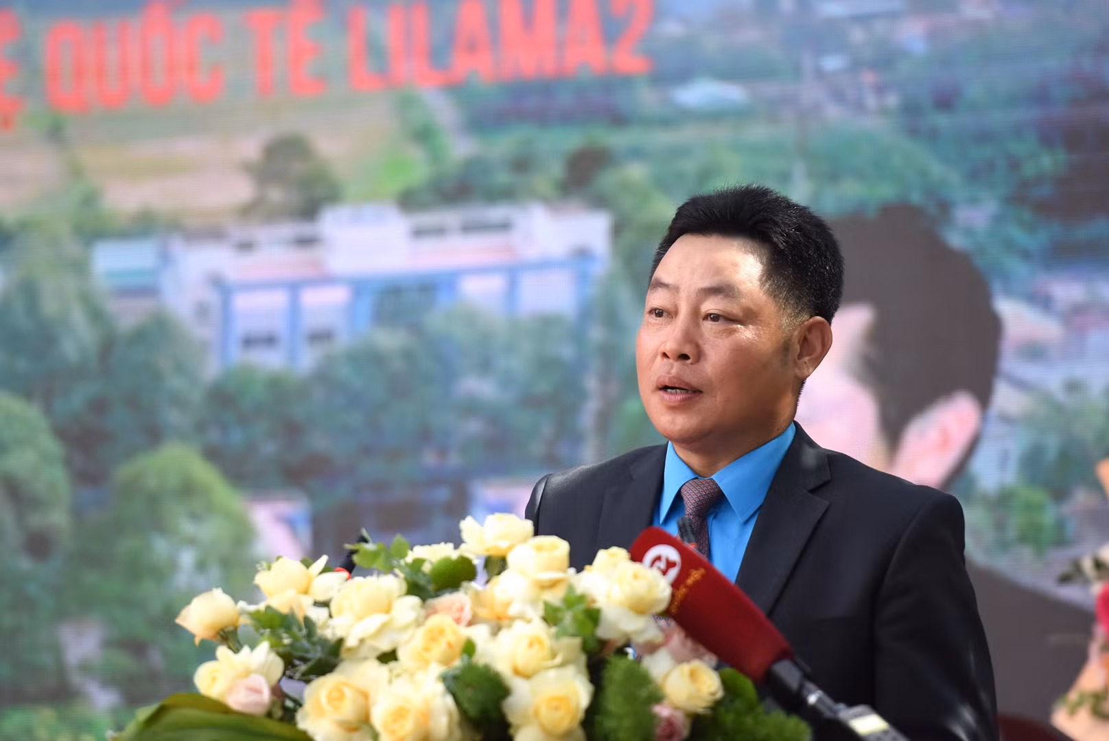 Ông Nguyễn Khánh Cường, Hiệu trưởng Trường cao đẳng quốc tế Lilama 2, báo cáo tại Lễ khai giảng năm học mới.