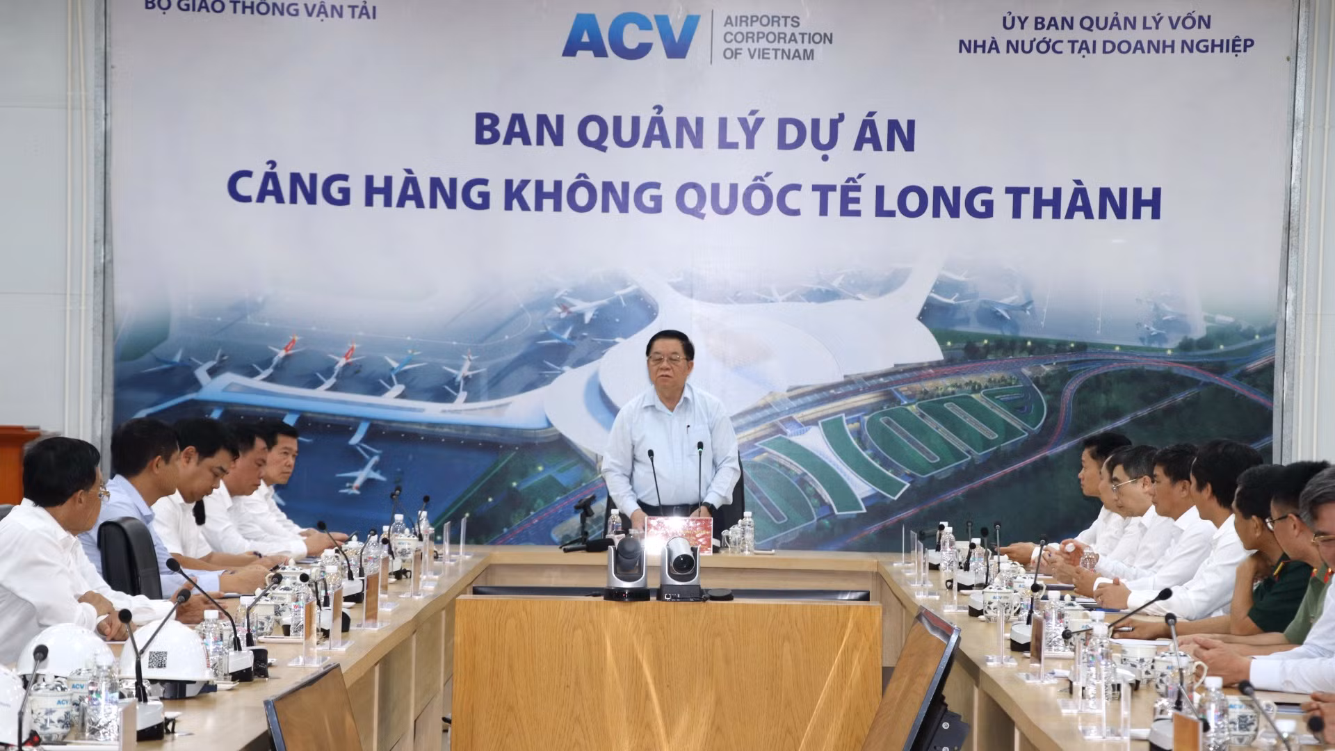 Đồng chí Nguyễn Trọng Nghĩa phát biểu tại buổi làm việc tại Ban Quản lý dự án sân bay Long Thành.