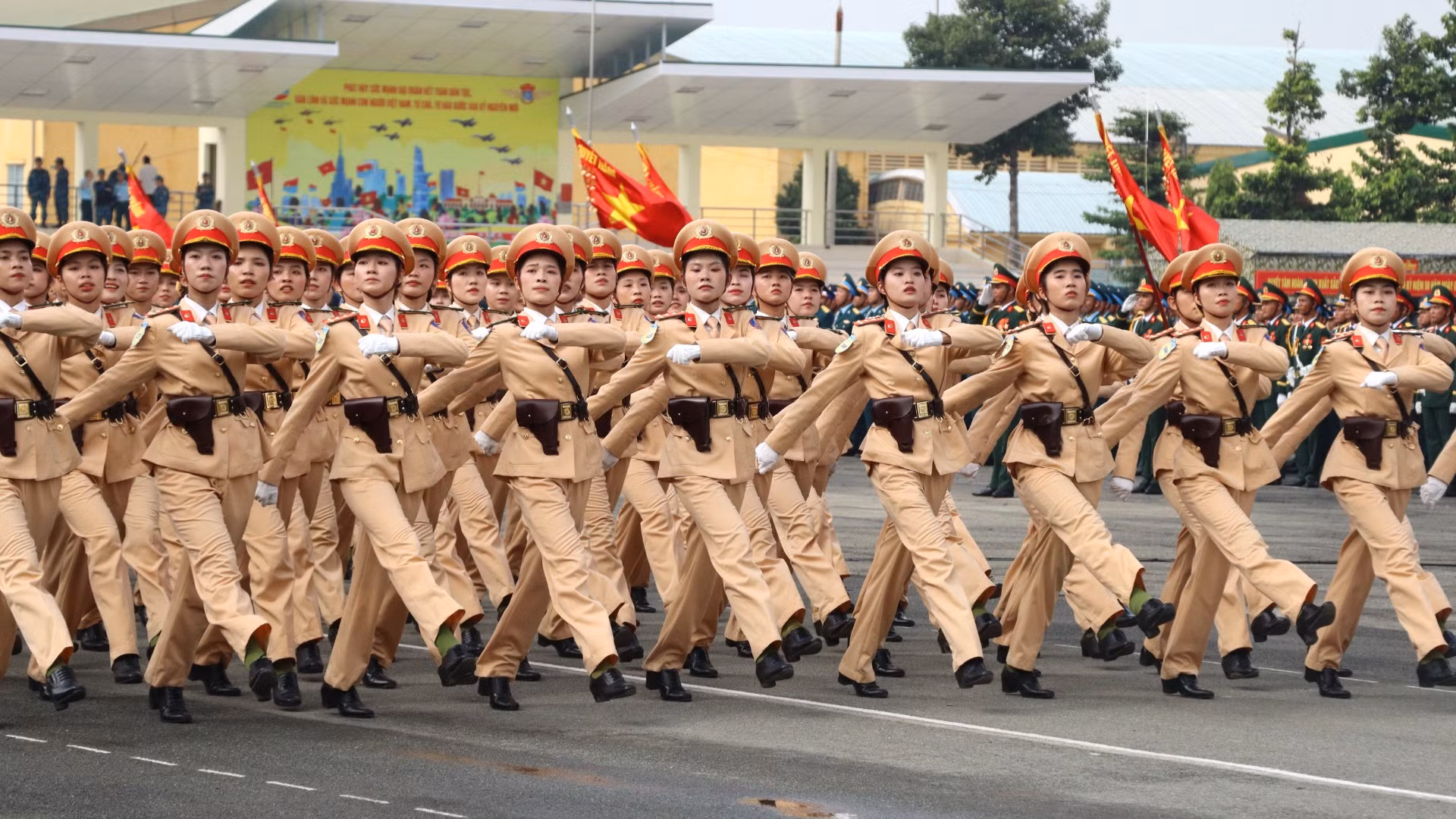 Khối nữ sĩ quan cảnh sát giao thông. Khối nữ sĩ quan cảnh sát giao thông.