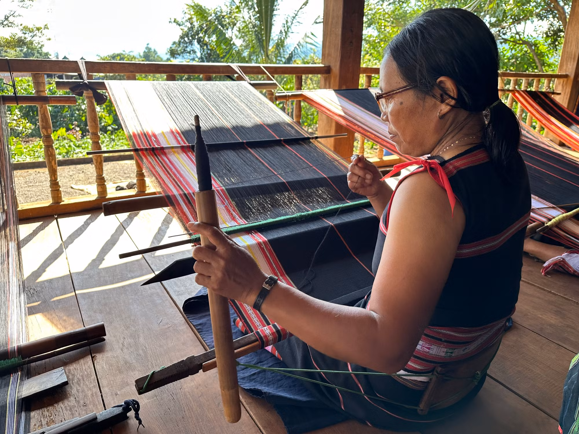 Các nghệ nhân mong muốn có nhiều người trẻ nối nghề truyền thống. (Ảnh THI PHONG) Các nghệ nhân mong muốn có nhiều người trẻ nối nghề truyền thống. (Ảnh THI PHONG)