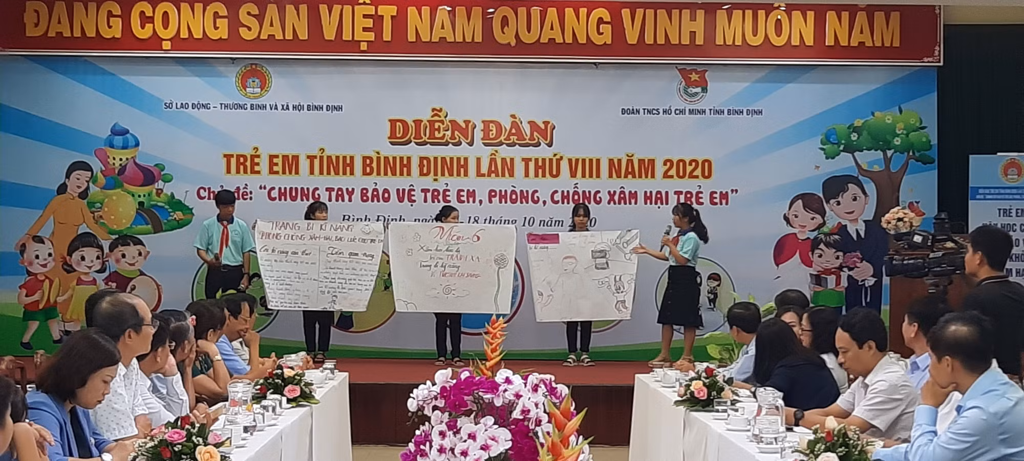 Trẻ em Bình Định đưa ra nhiều thông điệp ý nghĩa gửi đến các đại biểu lãnh đạo của các sở, ngành, đoàn thể tỉnh tại Diễn đàn Trẻ em với chủ đề “Chung tay bảo vệ trẻ em, phòng, chống xâm hại trẻ em”.