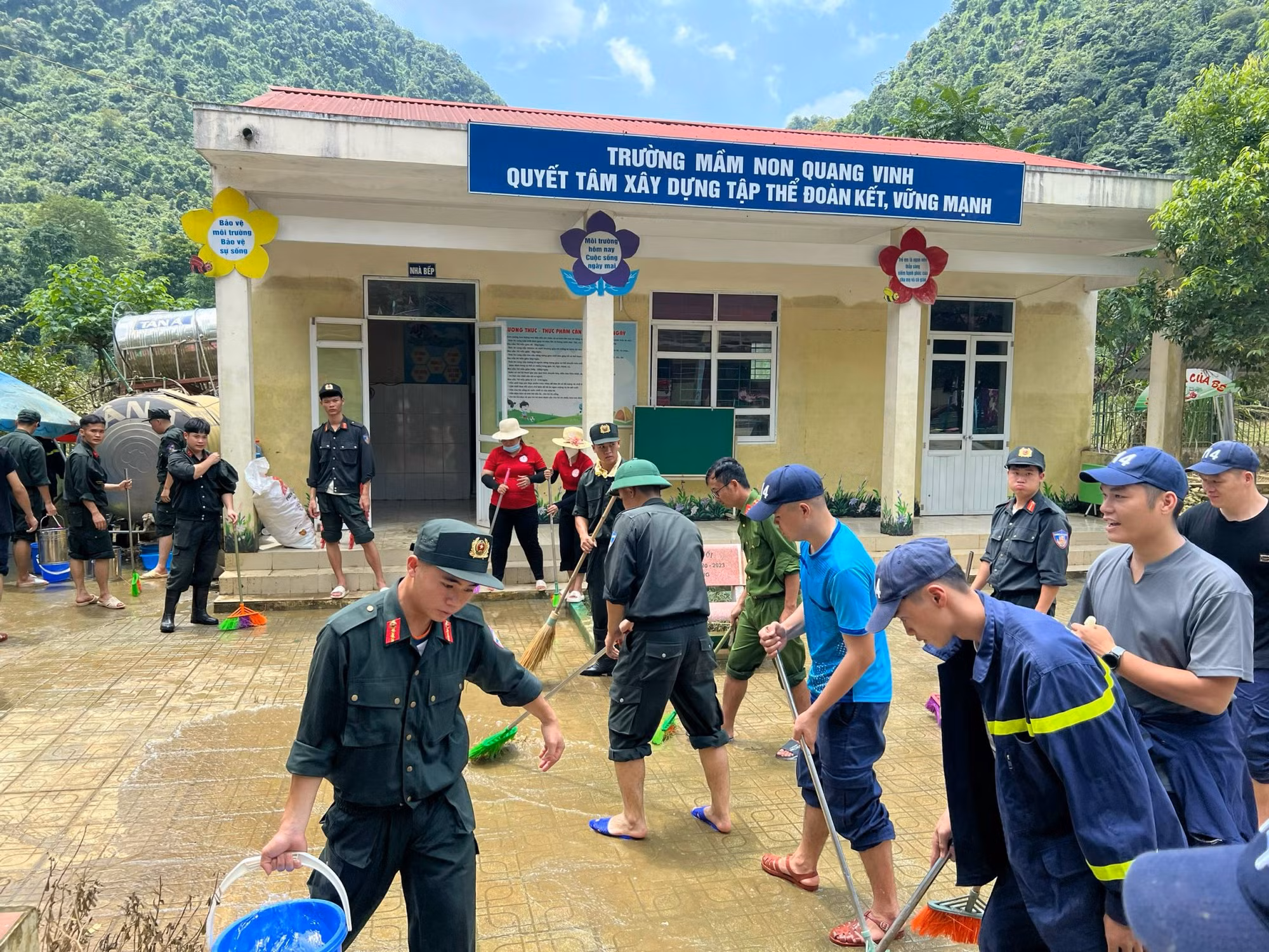 Hỗ trợ khắc phục thiệt hại mưa lũ tại xã Quang Vinh, huyện Trùng Khánh