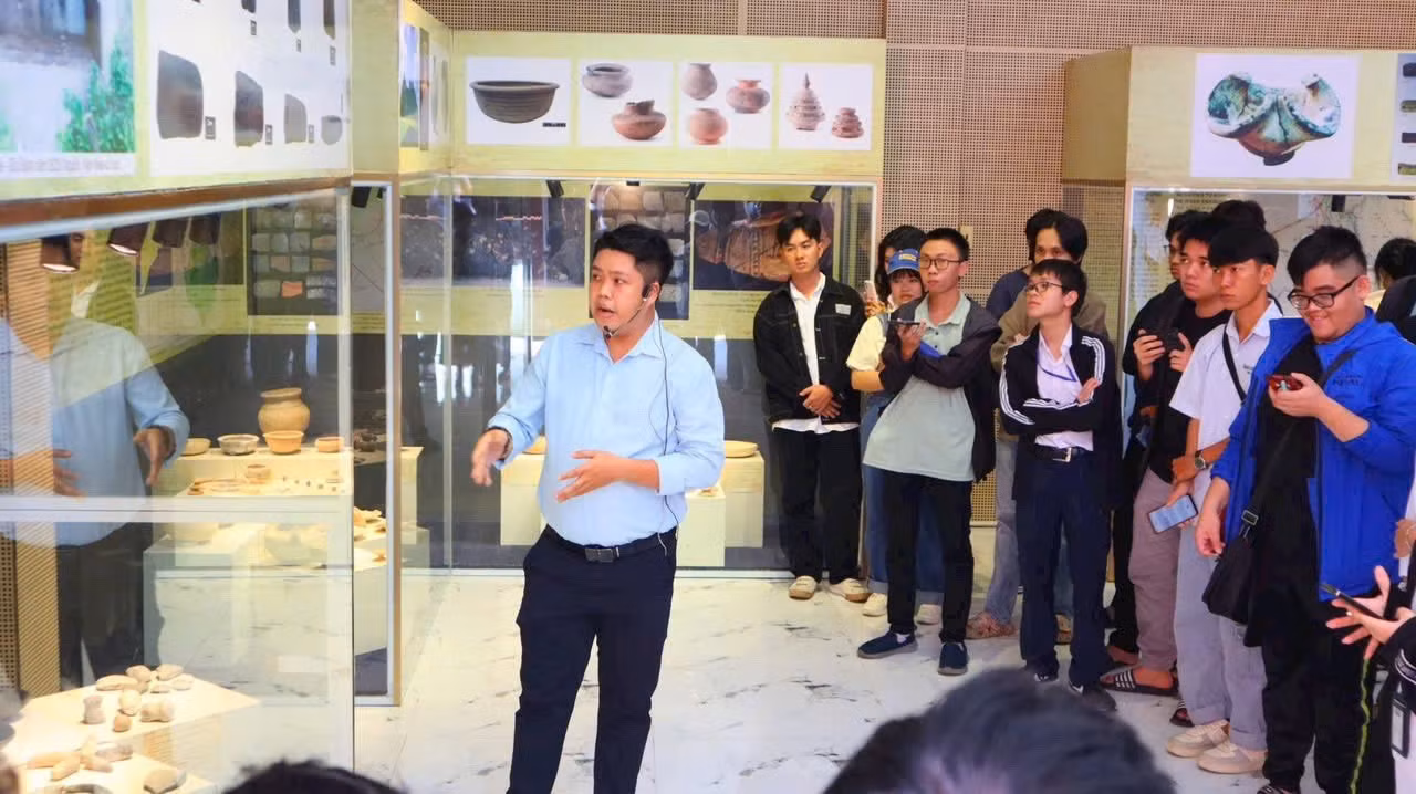 Ngày càng có nhiều người trẻ tìm đến khám phá và trải nghiệm văn hóa Óc Eo-Ba Thê.