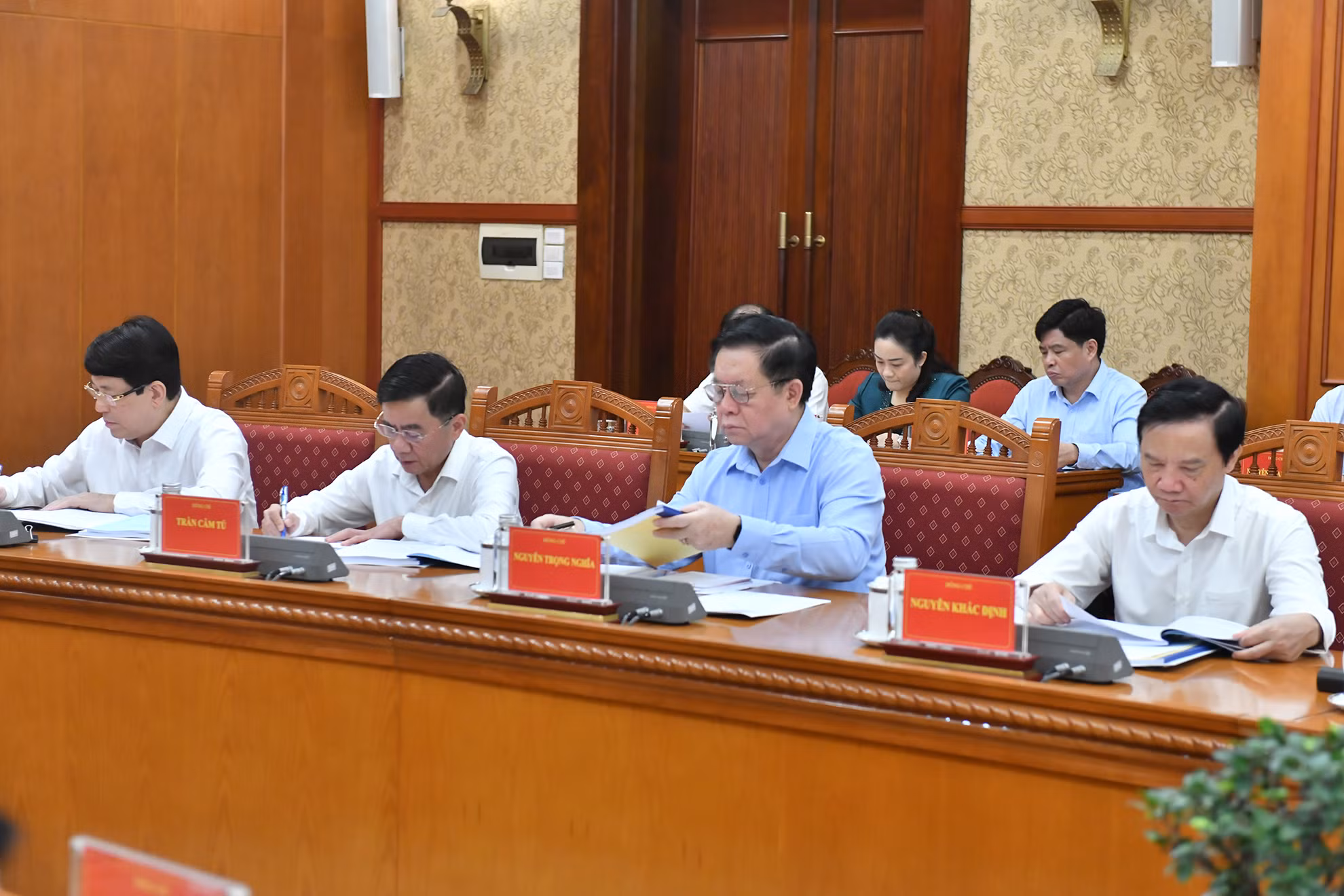 Các đại biểu tham dự phiên họp. Các đại biểu tham dự phiên họp.
