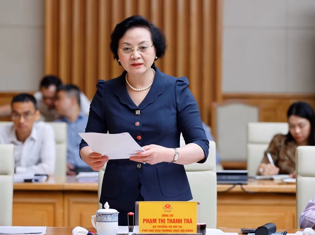 Bộ trưởng Nội vụ Phạm Thị Thanh Trà, Phó Chủ tịch Thường trực Hội đồng Thi đua-Khen thưởng Trung ương báo cáo kết quả thực hiện nhiệm vụ 6 tháng đầu năm.