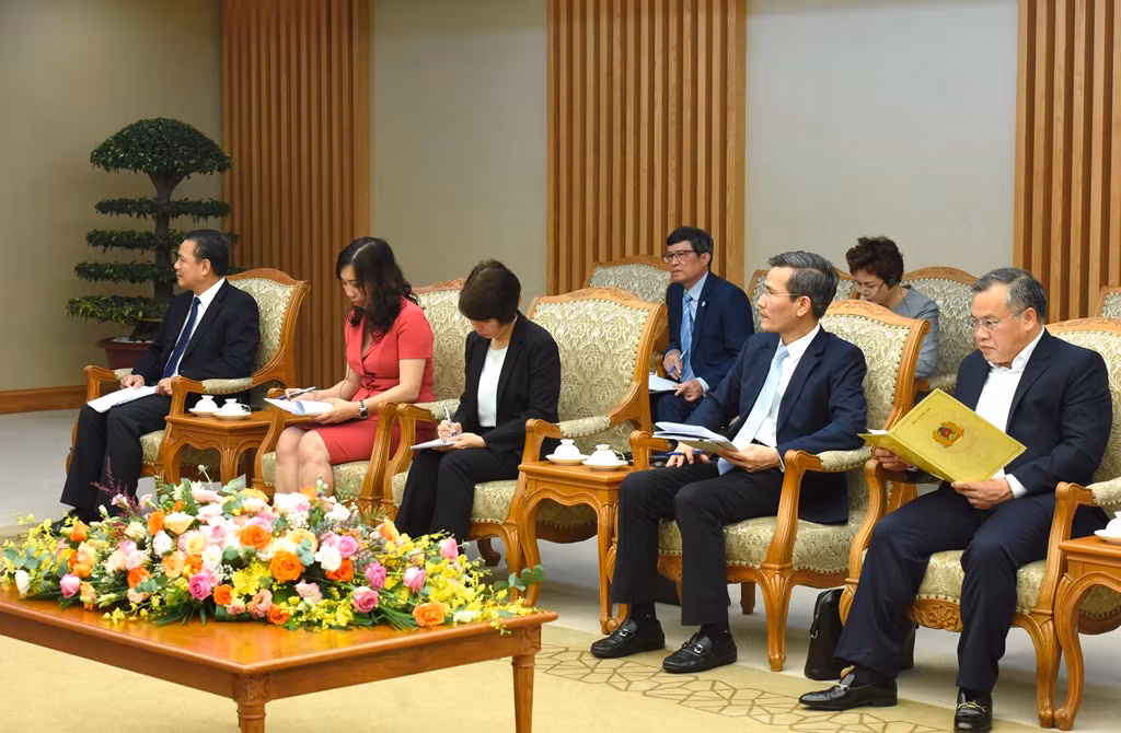Đại diện lãnh đạo các bộ, ban, ngành của Chính phủ Việt Nam tham dự buổi tiếp.