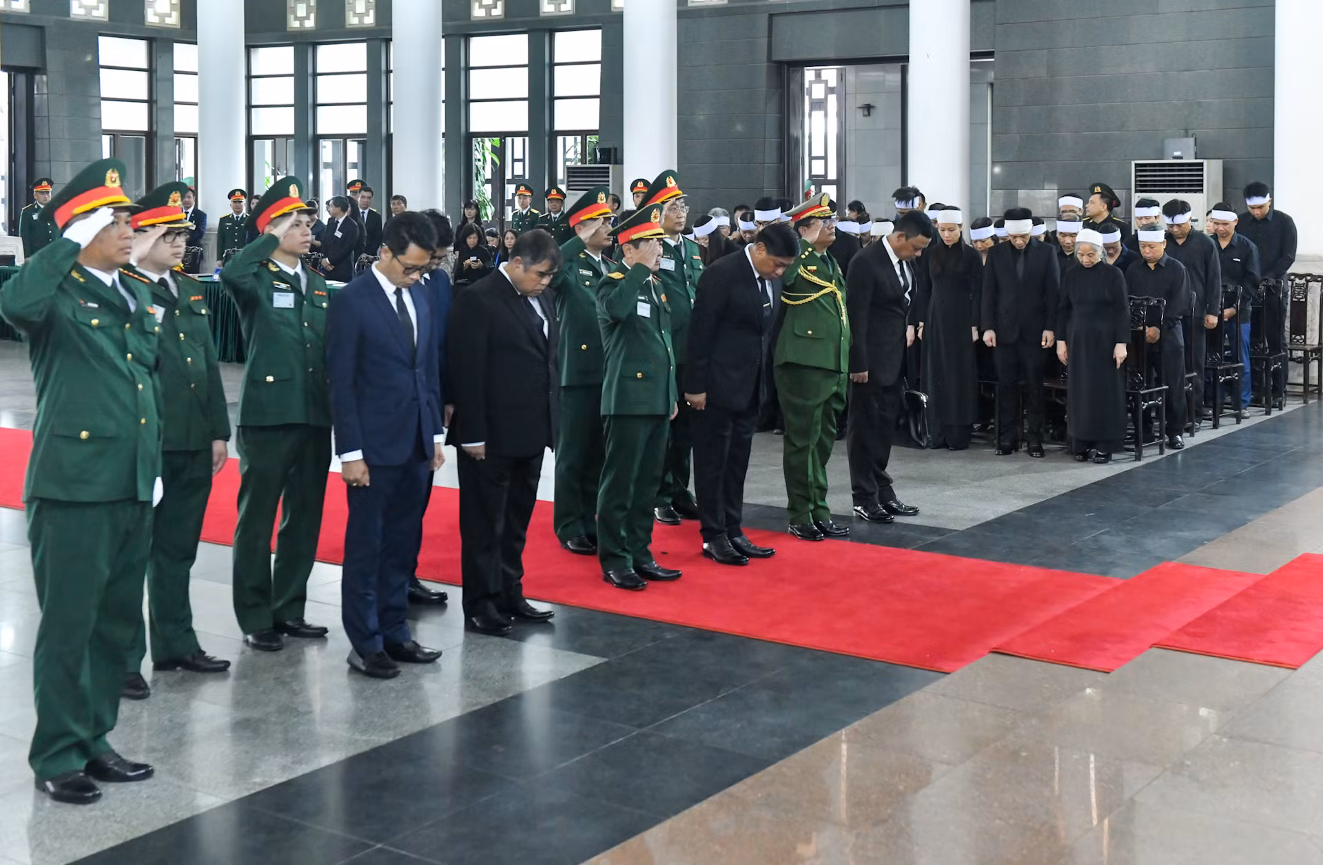 Đoàn Cộng hòa liên bang Myanmar do Phó Thủ tướng, Bộ trưởng Quốc phòng Myanmar, Đô đốc Tin Aung San dẫn đầu vào viếng Tổng Bí thư Nguyễn Phú Trọng. Đoàn Cộng hòa liên bang Myanmar do Phó Thủ tướng, Bộ trưởng Quốc phòng Myanmar, Đô đốc Tin Aung San dẫn đầu vào viếng Tổng Bí thư Nguyễn Phú Trọng.