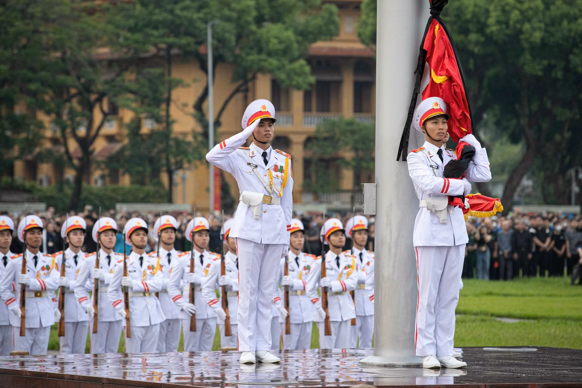 [Ảnh] Lễ thượng cờ theo nghi thức Quốc tang ở Quảng trường Ba Đình