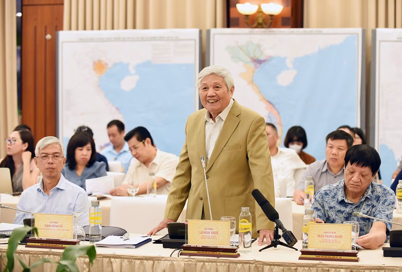 Nguyên Thứ trưởng Giao thông vận tải Lã Ngọc Khuê phát biểu tại Hội nghị. Nguyên Thứ trưởng Giao thông vận tải Lã Ngọc Khuê phát biểu tại Hội nghị.