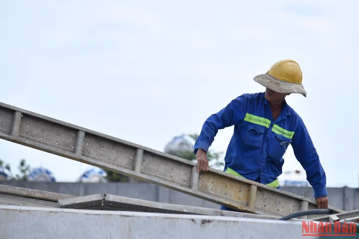 Nỗ lực thi công đúng tiến độ tuyến đường bộ trên cao dọc đường Vành đai 2 ảnh 7 Nỗ lực thi công đúng tiến độ tuyến đường bộ trên cao dọc đường Vành đai 2 ảnh 7