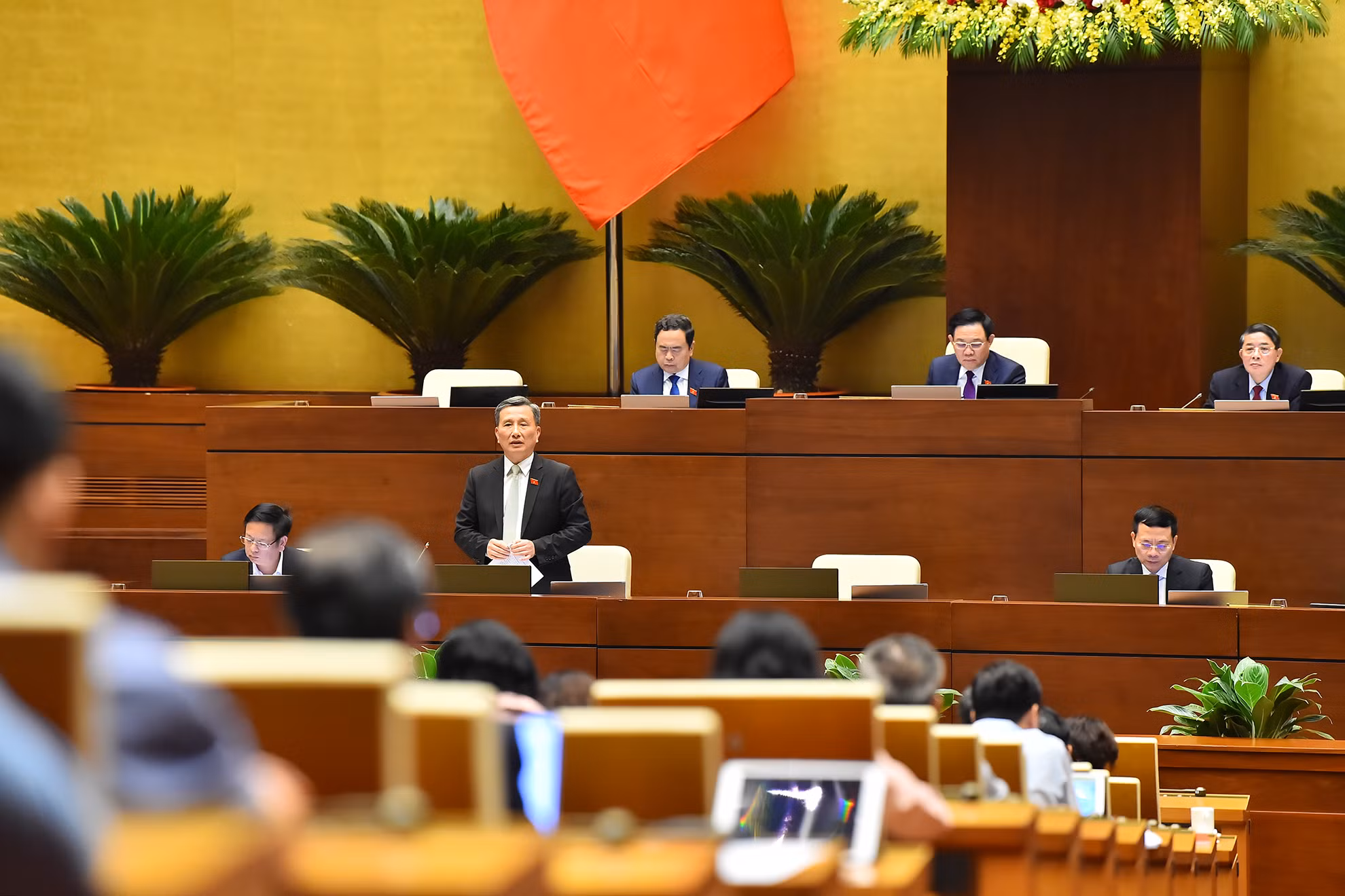 Ủy viên Ủy ban Thường vụ Quốc hội, Chủ nhiệm Ủy ban Khoa học, Công nghệ và Môi trường của Quốc hội Lê Quang Huy phát biểu giải trình, làm rõ một số vấn đề các đại biểu Quốc hội nêu liên quan dự án Luật Viễn thông (sửa đổi).
