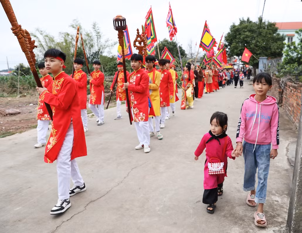 [Ảnh] Đặc sắc nghi lễ rước nước trong Lễ hội đền thờ Đức Vua Trần Minh Tông ảnh 6