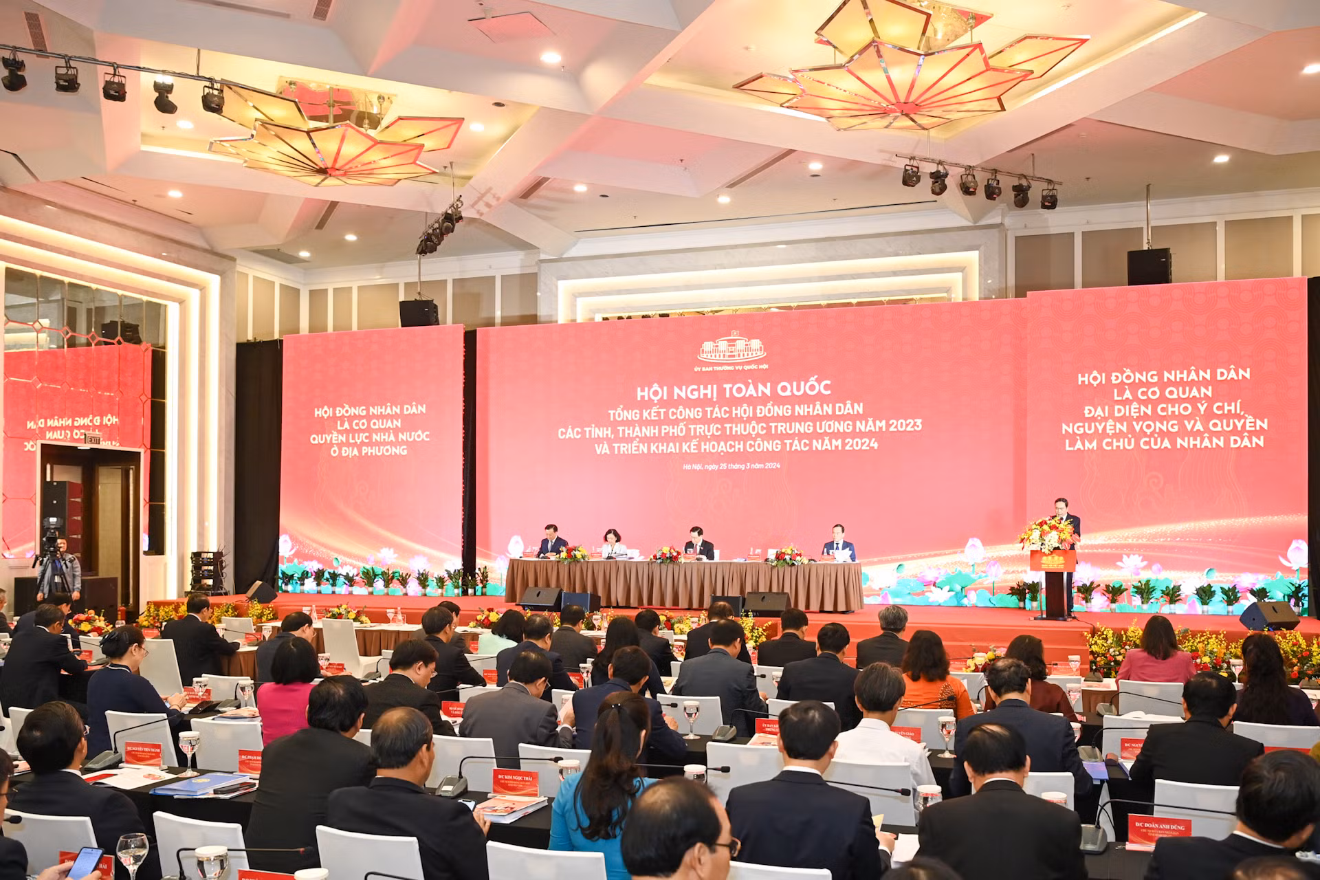 Quang cảnh hội nghị toàn quốc tổng kết công tác Hội đồng nhân dân các tỉnh, thành phố năm 2023 và triển khai kế hoạch công tác năm 2024.