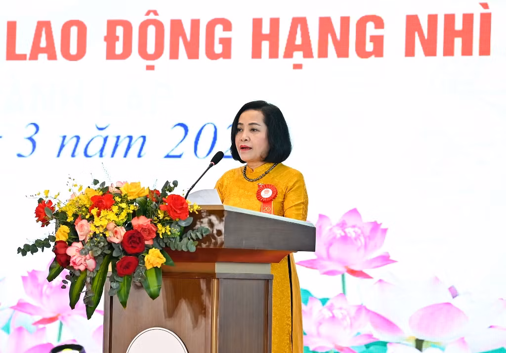 Trưởng Ban Công tác đại biểu Nguyễn Thị Thanh trình bày diễn văn tại lễ kỷ niệm.