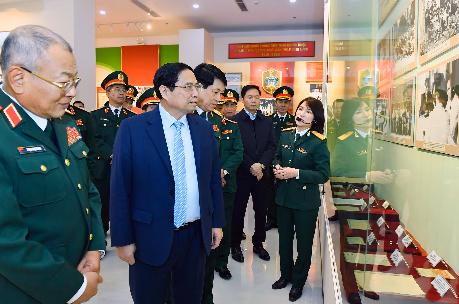Thủ tướng Phạm Minh Chính thăm Bảo tàng truyền thống của Tình báo Quốc phòng.