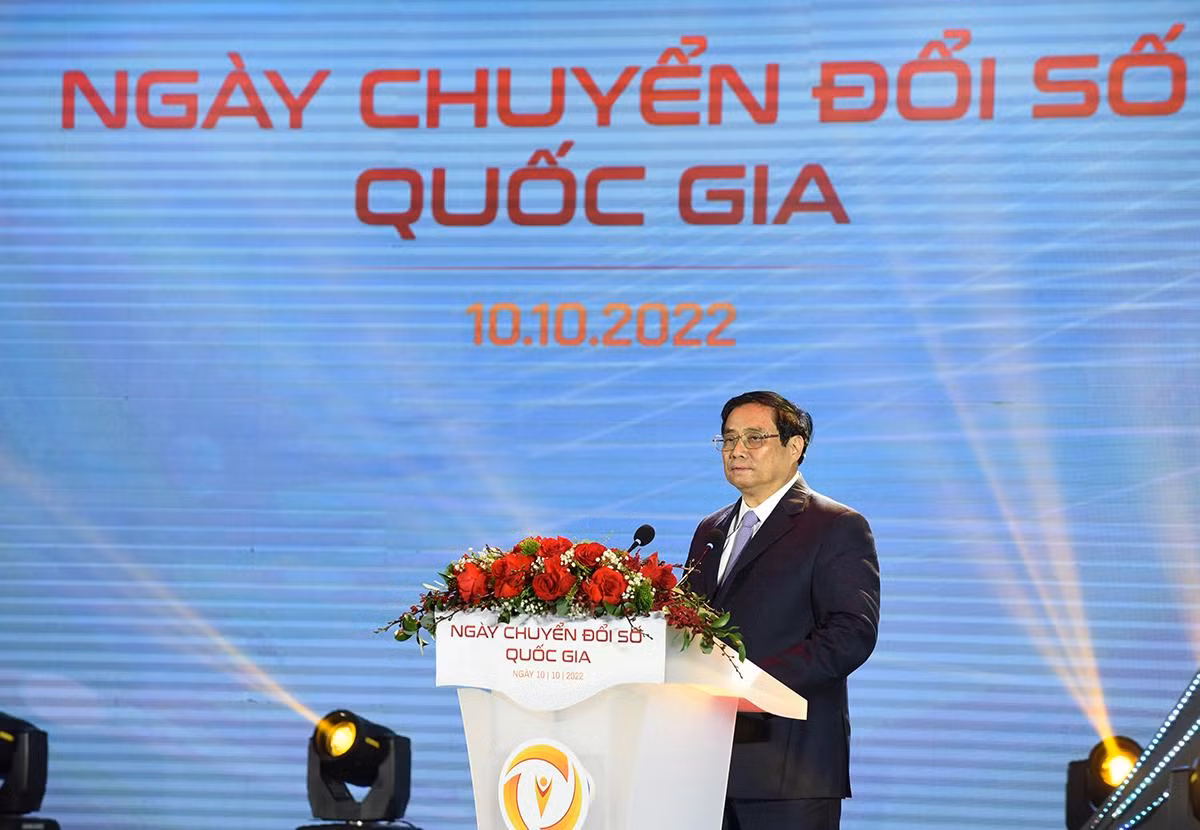 Phát biểu tại buổi lễ, Thủ tướng nhấn mạnh, quan điểm xuyên suốt của Chính phủ là lấy người dân, doanh nghiệp là trung tâm, chủ thể, mục tiêu và động lực của chuyển đổi số.