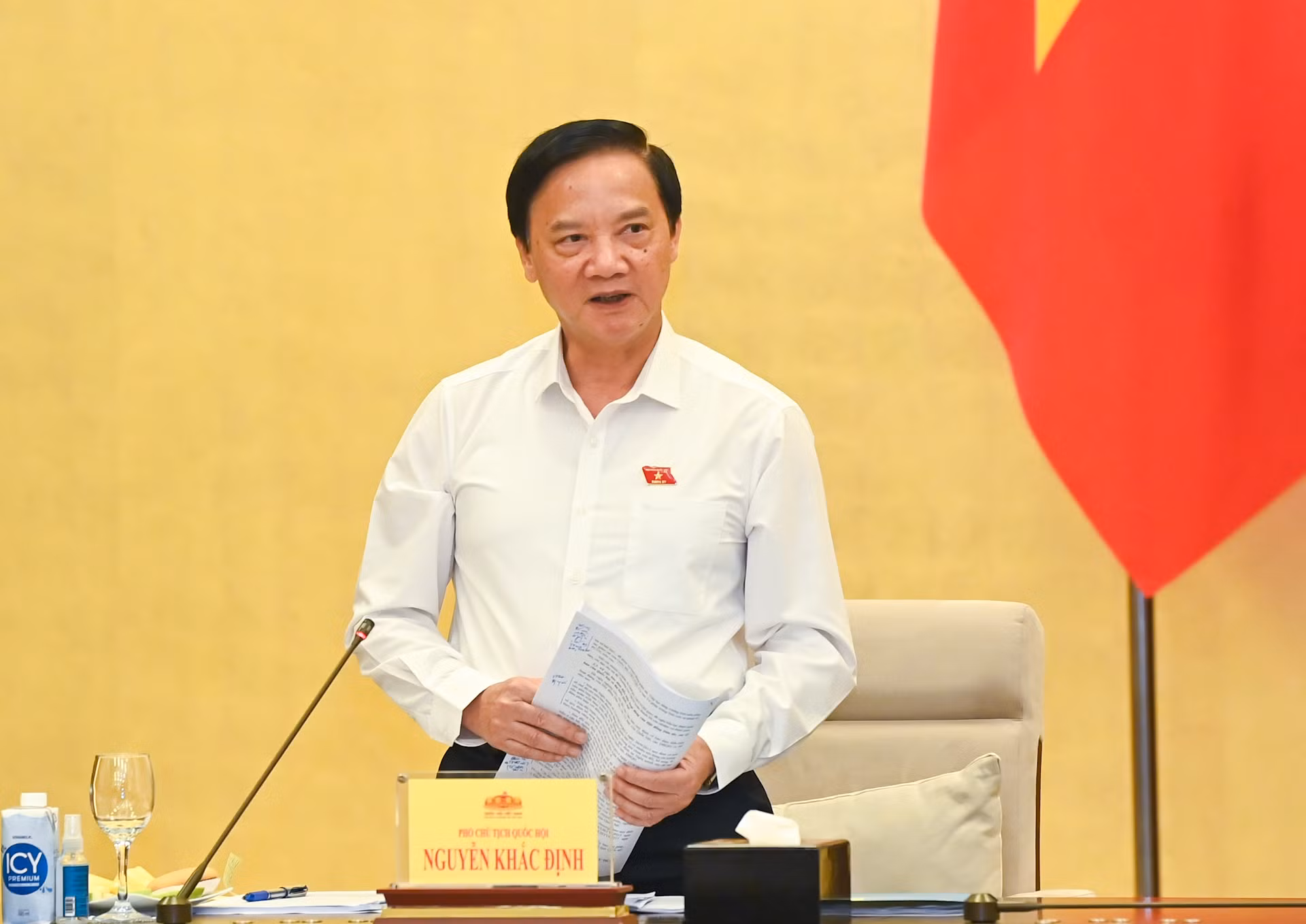 Phó Chủ tịch Quốc hội Nguyễn Khắc Định phát biểu tại buổi làm việc.