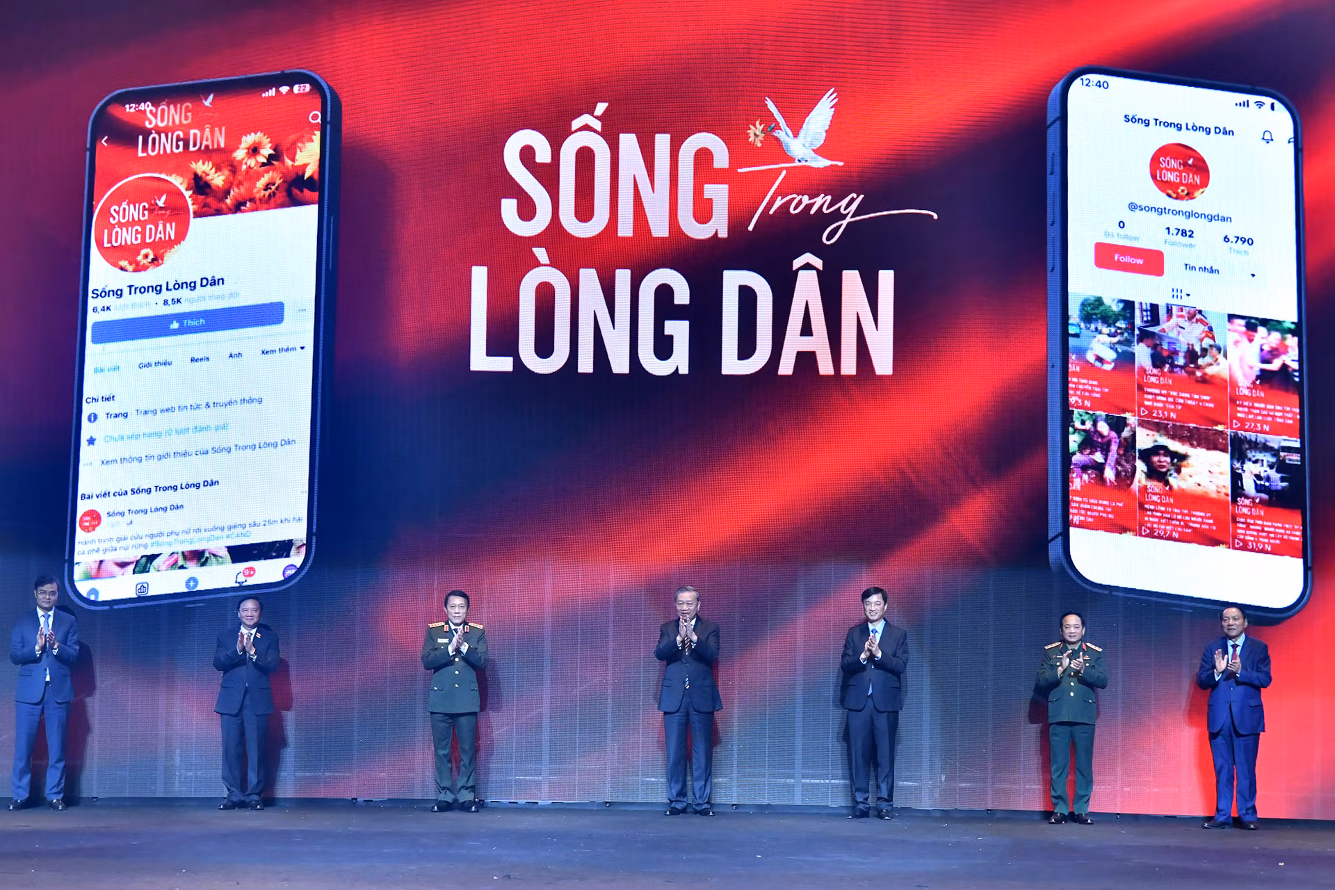 Tổng Bí thư Tô Lâm và các đại biểu thực hiện nghi thức phát động chiến dịch chia sẻ những hình ảnh đẹp trên không gian mạng vì cuộc sống bình yên với tên gọi "Chíến dịch hoa hướng dương". Tổng Bí thư Tô Lâm và các đại biểu thực hiện nghi thức phát động chiến dịch chia sẻ những hình ảnh đẹp trên không gian mạng vì cuộc sống bình yên với tên gọi "Chíến dịch hoa hướng dương".