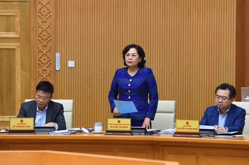 Thống đốc Ngân hàng Nhà nước Việt Nam Nguyễn Thị Hồng phát biểu tại phiên họp.