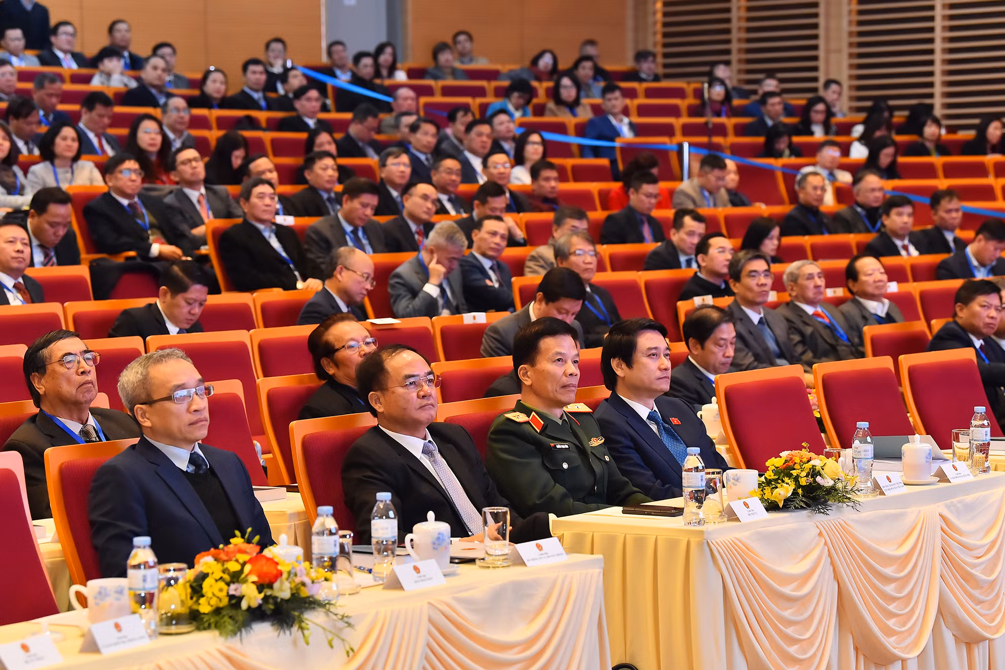 Các đại biểu tham dự Phiên họp toàn thể về xây dựng và phát triển ngành ngoại giao.
