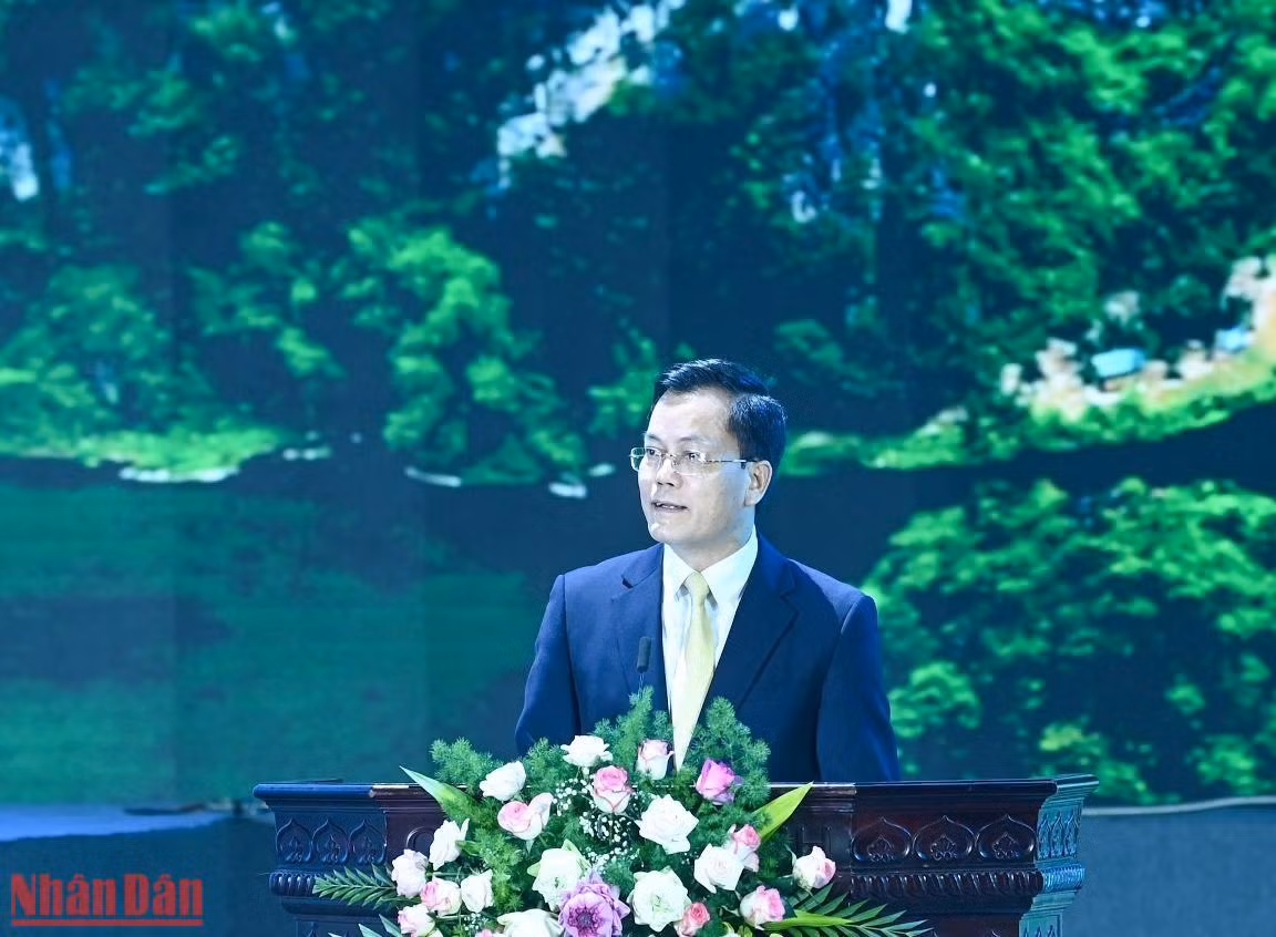 Thứ trưởng Ngoại giao Hà Kim Ngọc, Chủ tịch Ủy ban UNESCO Việt Nam phát biểu tại lễ kỷ niệm.