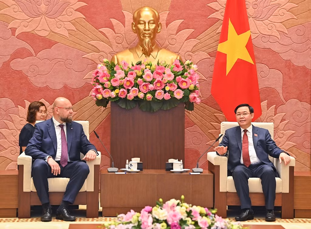 [Ảnh] Chủ tịch Quốc hội Vương Đình Huệ tiếp Phó Chủ tịch Hạ viện Cộng hòa Séc Jan Bartosek ảnh 2