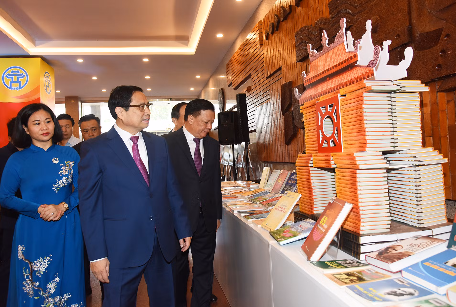 [Ảnh] Thủ tướng Phạm Minh Chính dự hội nghị vinh danh “Công dân Thủ đô ưu tú” năm 2023 ảnh 2