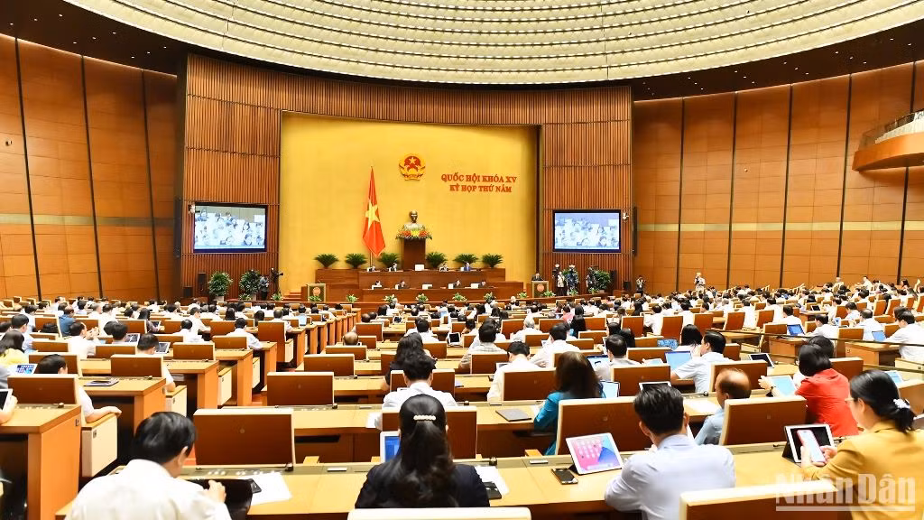 Quang cảnh phiên chất vấn và trả lời chất vấn tại Kỳ họp thứ 5, Quốc hội khóa XV sáng 6/6 tại Hội trường Diên Hồng. 