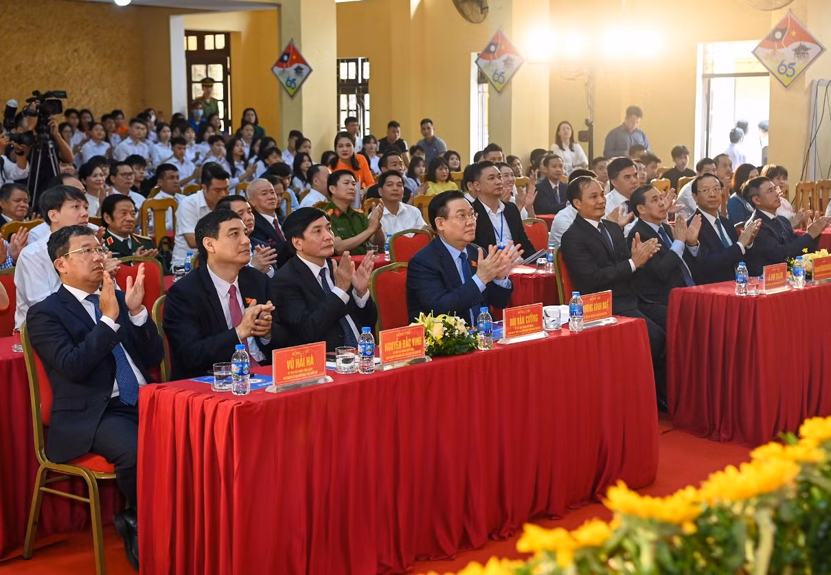 [Ảnh] Chủ tịch Quốc hội dự khai giảng năm học mới tại Trường Hữu nghị T78 ảnh 5