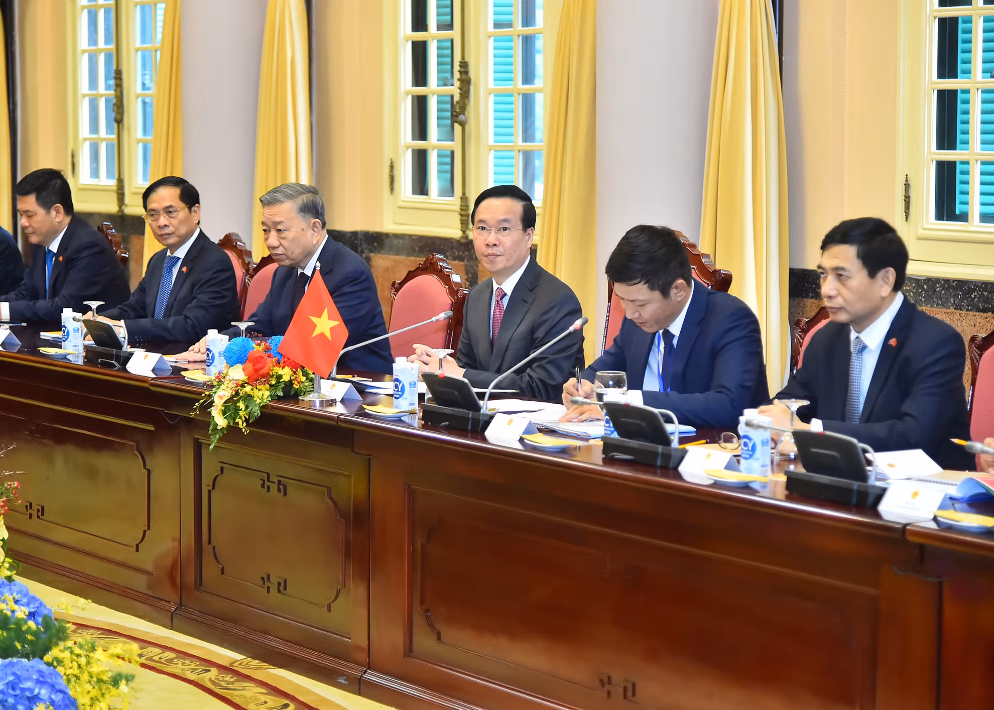 [Ảnh] Chủ tịch nước Võ Văn Thưởng chủ trì lễ đón, hội đàm với Tổng thống Mông Cổ Ukhnaagiin Khurelsukh ảnh 9