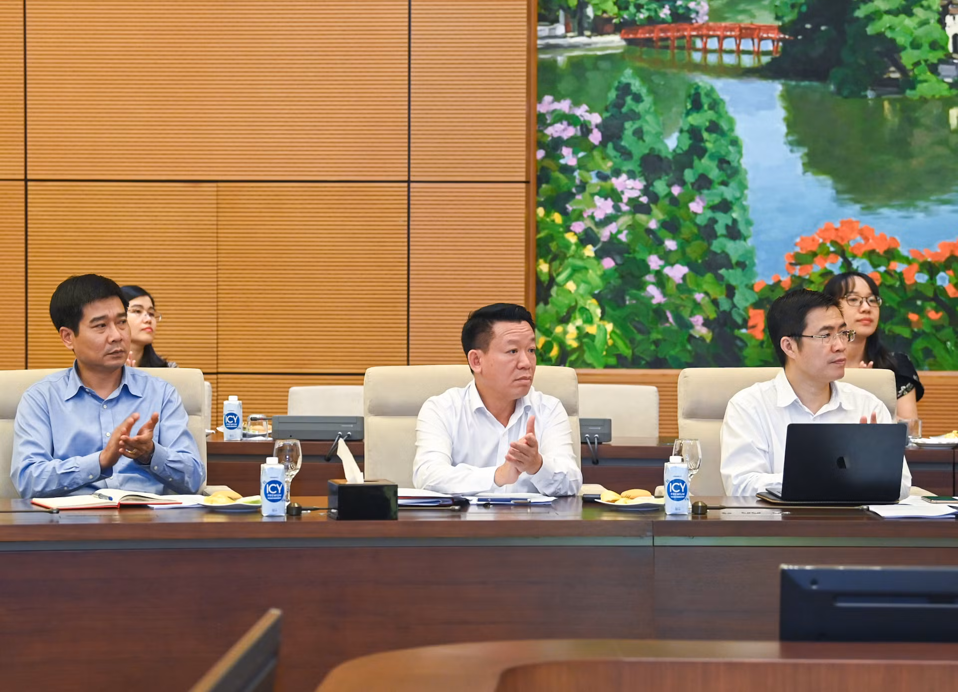 Thường trực các Ủy ban tham dự buổi làm việc.