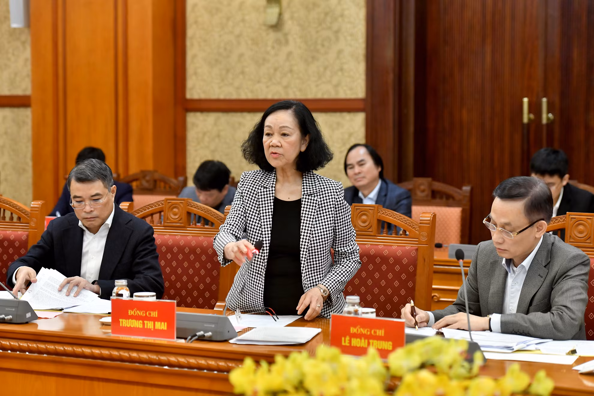 Đồng chí Trương Thị Mai, Ủy viên Bộ Chính trị, Thường trực Ban Bí thư, Trưởng Ban Tổ chức Trung ương, Trưởng Tiểu ban Tổ chức phục vụ Đại hội XIV của Đảng chủ trì phiên họp.
